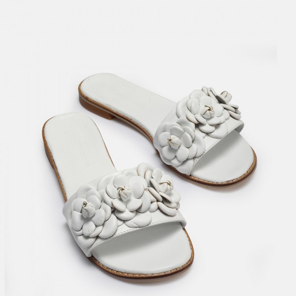 Beyaz Hakiki Deri Çiçek Detaylı Terlik