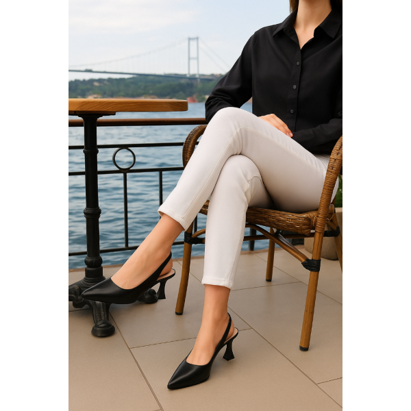 Siyah Parlak Arkası Açık Stiletto