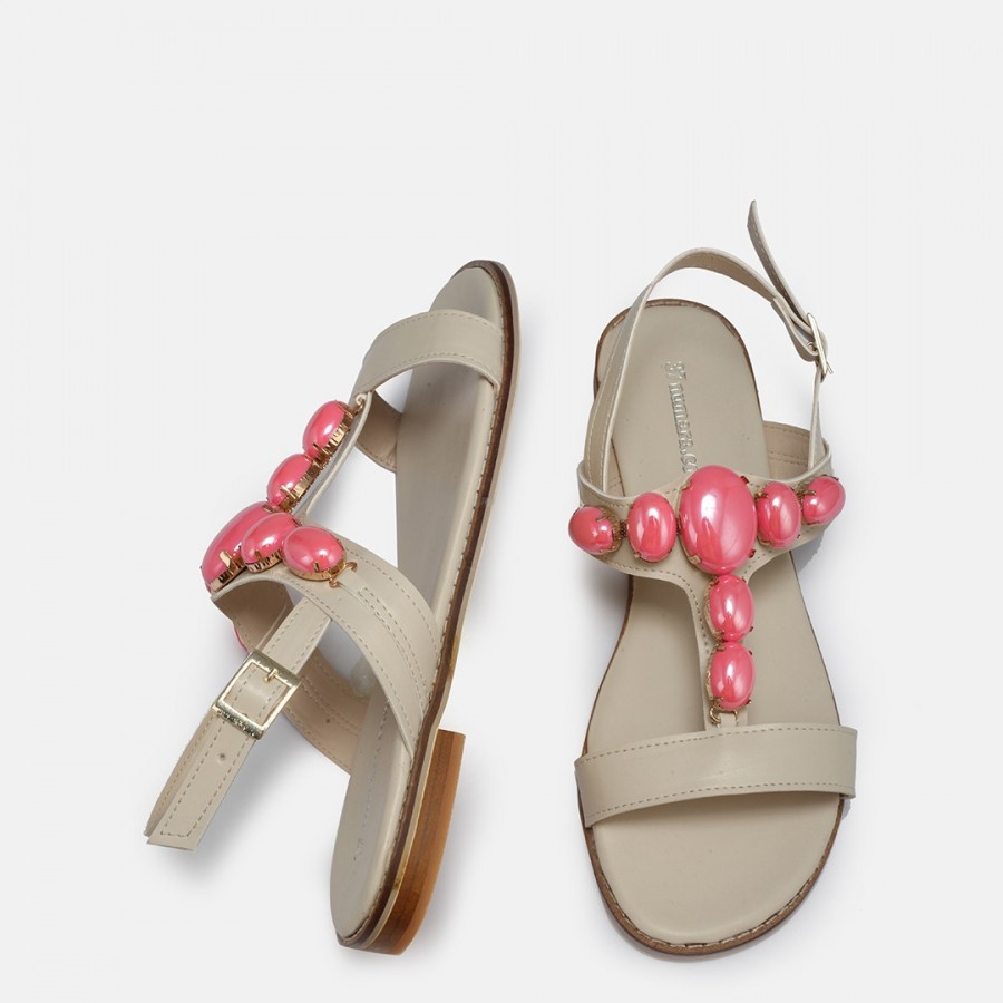 Pembe Tokalı Bej Sandalet