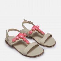 Pembe Tokalı Bej Sandalet